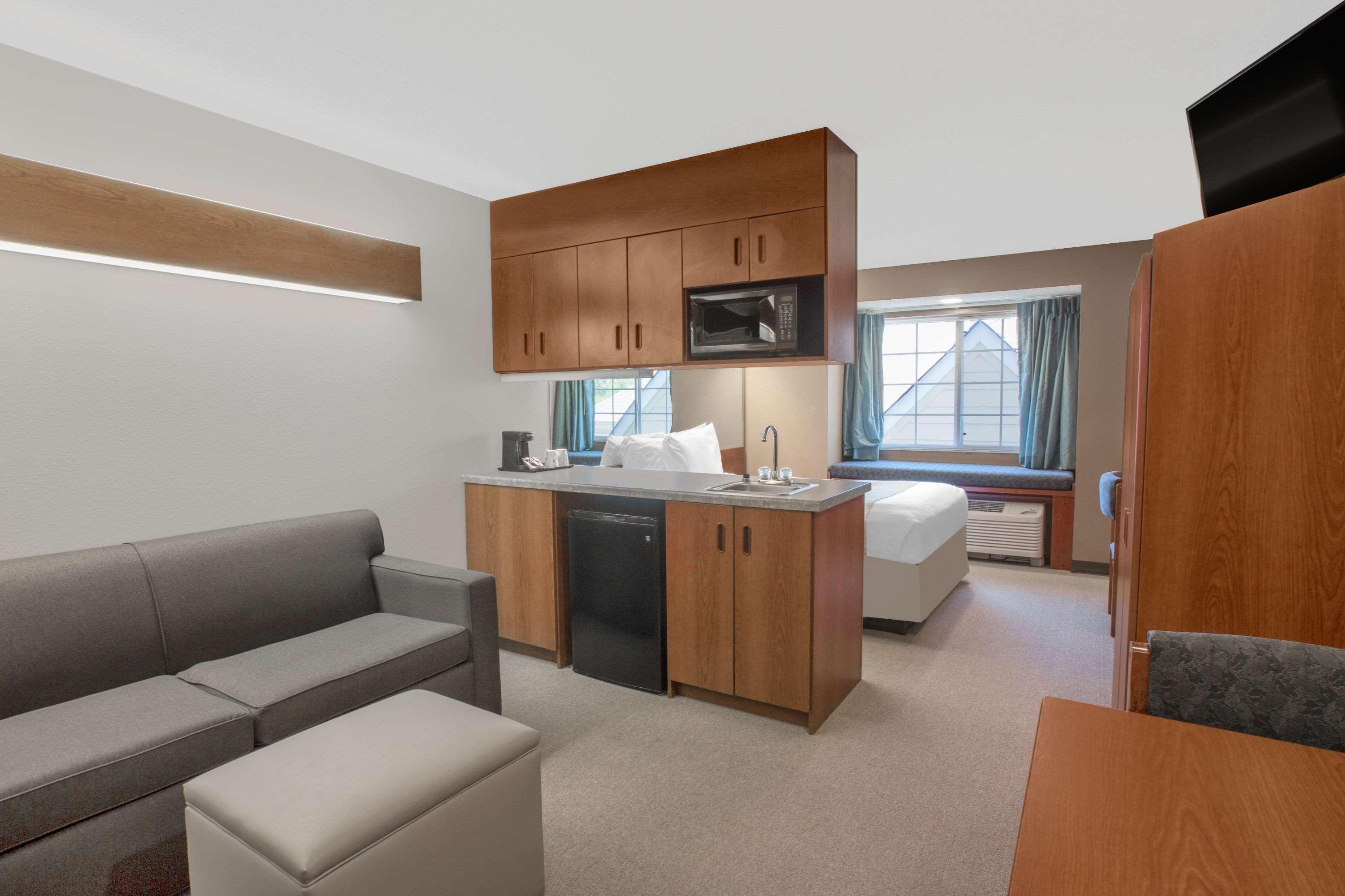Microtel Inn & Suites By Wyndham Gardendale Buitenkant foto